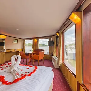 Fortuna Boat Hotel en barco Budapest